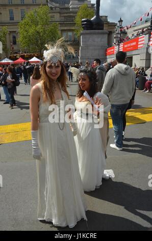 Londra, Regno Unito. 22 apr, 2017. Festival di St George , il carnevale organizzato dal sindaco di Londra ufficio , annuel evento tenutosi nel centro di Londra . Credito: Philip Robins/Alamy Live News Foto Stock