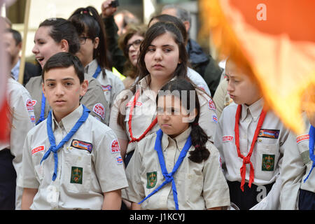 Whitehall, Londra, Regno Unito. 22 apr, 2017. Gli armeni che commemora il genocidio del popolo armeno presso il cenotafio di Londra. Credito: Matteo Chattle/Alamy Live News Foto Stock