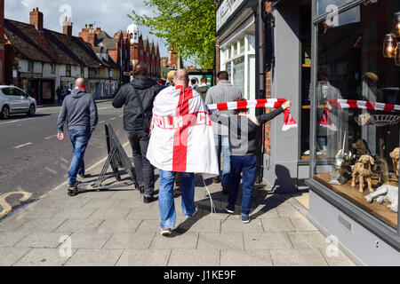 Lincoln, Regno Unito. 22 apr, 2017. Lincoln City FC tifosi festeggiare la promozione di ritorno nel campionato di calcio dopo una vittoria 2-1 sopra Macclesfield Town questo pomeriggio. Credito: Ian Francesco/Alamy Live News Foto Stock