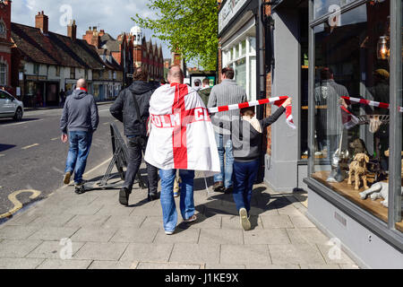 Lincoln, Regno Unito. 22 apr, 2017. Lincoln City FC tifosi festeggiare la promozione di ritorno nel campionato di calcio dopo una vittoria 2-1 sopra Macclesfield Town questo pomeriggio. Credito: Ian Francesco/Alamy Live News Foto Stock