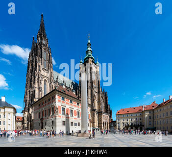 Praga. La Cattedrale di San Vito dal terzo cortile, il Castello di Praga, Repubblica Ceca Foto Stock