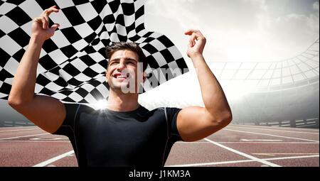 Composito Digitale dei maschi di runner con le mani in aria sulla via contro flares e bandiera a scacchi Foto Stock