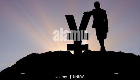 Composito Digitale di Silhouette imprenditrice poggiando su yen segno contro sky Foto Stock