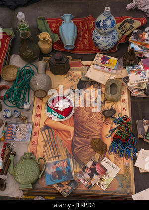 Situato a ovest di Panjiayuan Bridge e a sud della East Third Ring Road, Panjiayuan mercatino di Antiquariato è molto accessibile. Il mercato si occupa principalmente i Foto Stock