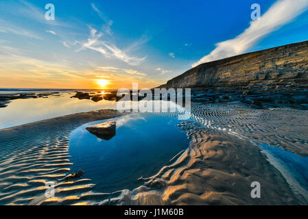 Tramonto al Dunraven Bay, Vale of Glamorgan, Galles del Sud Foto Stock