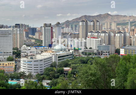 Urumqi uyghur skyline della città in via di sviluppo - Xinjiang, Cina Foto Stock