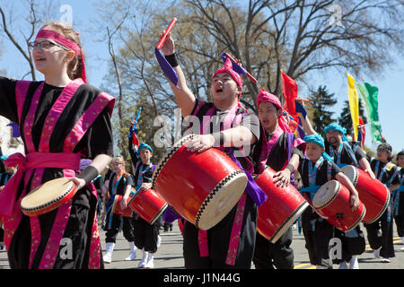 Taiko batteristi in parata - National Cherry Blossom Festival Washington DC, Stati Uniti d'America Foto Stock