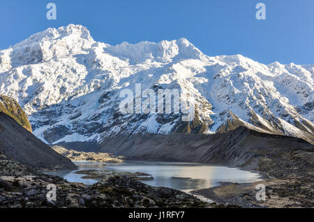 Picco innevato in Aoraki/Mount Cook National Park, Nuova Zelanda Foto Stock