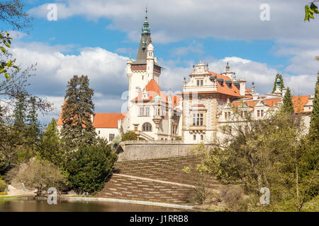 Il Castello Pruhonice di Praga con un grande parco si trova vicino a Praga, Repubblica Ceca Foto Stock