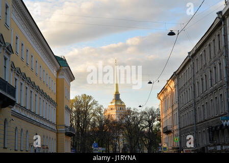 Vista della Guglia dell'Ammiragliato, nella prospettiva Voznesensky a San Pietroburgo Foto Stock