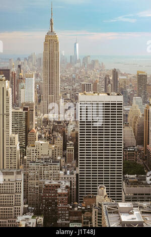 Vista dell'Empire State Building, dal Rockfeller Building, Manhattan New York City Foto Stock