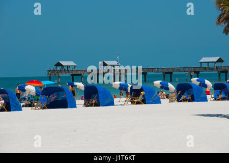 Cabanas sulla spiaggia Foto Stock