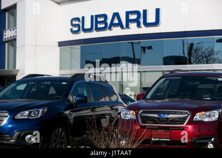 Un logo segno esterno di una Subaru concessionaria auto in Oakville, ON, Canada il 14 aprile 2017. Foto Stock