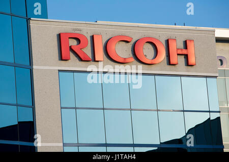 Un segno del logo al di fuori di una struttura occupata dalla Ricoh Company a Mississauga, Ontario, Canada, il 15 aprile 2017. Foto Stock