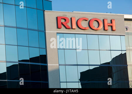 Un segno del logo al di fuori di una struttura occupata dalla Ricoh Company a Mississauga, Ontario, Canada, il 15 aprile 2017. Foto Stock