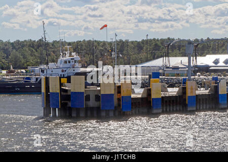 Cape May-lewes Ferry Quay, Lewes, Delaware: 25 ottobre 2016 - il cape may-lewes ferry quay e docked traghetto. I traghetti viaggiare 17 miglia attraverso il Foto Stock