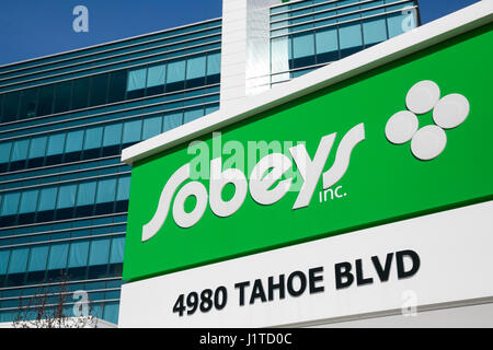 Un logo segno al di fuori della sede di Sobeys Inc., a Mississauga, Ontario, Canada, il 16 aprile 2017. Foto Stock