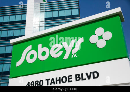 Un logo segno al di fuori della sede di Sobeys Inc., a Mississauga, Ontario, Canada, il 16 aprile 2017. Foto Stock