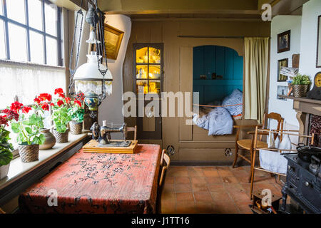 Marzo 2017 - interno del mulino a vento a Kinderdijk Rotterdam Holland Cucina Livingroom Foto Stock