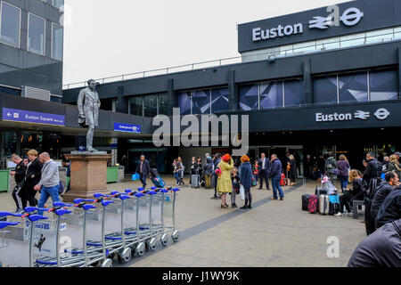 Euston treno, autobus e la stazione della metropolitana Foto Stock