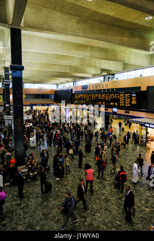 Euston treno, autobus e la stazione della metropolitana Foto Stock