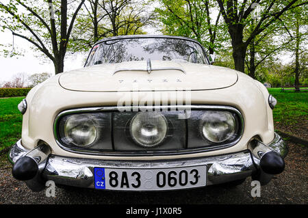 Il tatra 603 in occasione di una riunione di veterani brandys nad Labem presso il locale storico castello Foto Stock
