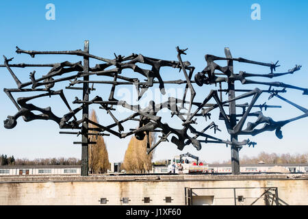 Dachau, Baviera, Germania.- 28 marzo 2016.Memorial monumento in memoria dei morti dei detenuti nel campo di concentramento di Dachau Foto Stock
