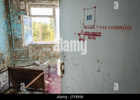 Ward in ospedale n. 126 di pripjat città fantasma, la centrale nucleare di Cernobyl la zona di alienazione intorno al reattore nucleare disastro, Ucraina Foto Stock