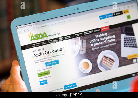 ASDA Groceries sito, schermo sul Tablet Notebook Foto Stock