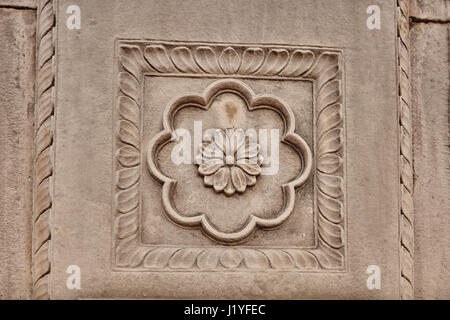 Kusum sarovar antico tempio abbandonato in India UP Foto Stock