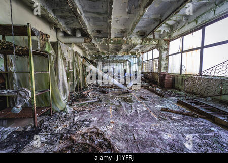 Abbandonata la fabbrica di Giove in pripjat città fantasma della centrale nucleare di Cernobyl la zona di alienazione in Ucraina Foto Stock