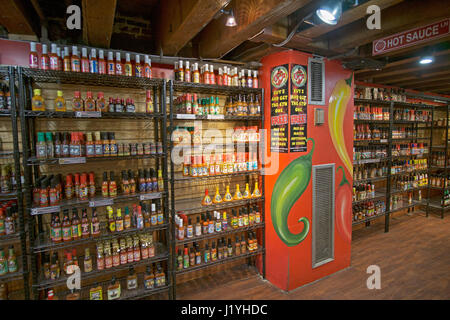 Gli interni del palazzo di pepe, un negozio di specialità che vende salsa piccante salsa barbecue e altri elementi piccante. A Faneuil Hall Marketplace a Boston, MA Foto Stock