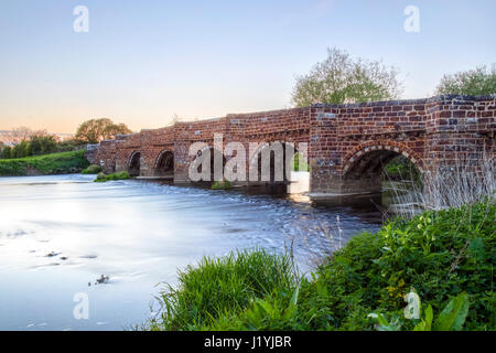 Mulino Bianco Bridge, Sturminster Marshall, Dorset, England, Regno Unito Foto Stock