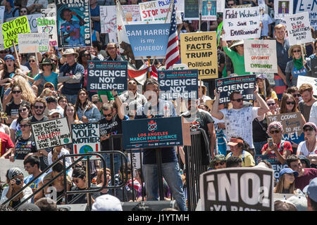 Los Angeles, Stati Uniti d'America. Il 22 aprile, 2017. Marzo per la scienza, il centro cittadino di Los Angeles, la Giornata della Terra, 22 Aprile 2017: credito cittadino del pianeta/Alamy Live News Foto Stock