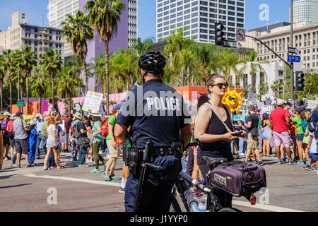 Los Angeles, Stati Uniti d'America. Il 22 aprile, 2017. Evento Speciale - Marzo per la scienza il Apr 22, 2017 a Los Angeles, California Credit: Kit Chon Leong/Alamy Live News Foto Stock