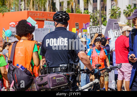 Los Angeles, Stati Uniti d'America. Il 22 aprile, 2017. Evento Speciale - Marzo per la scienza il Apr 22, 2017 a Los Angeles, California Credit: Kit Chon Leong/Alamy Live News Foto Stock