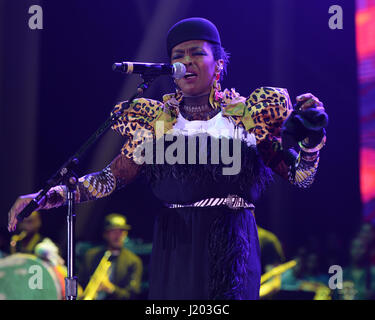 Miami, FL, Stati Uniti d'America. 22 apr, 2017. Lauryn Hill compie durante il Kaya Music Festival presso il Parco Bayfront anfiteatro il 22 aprile 2017 a Miami in Florida. Credito: Mpi04/media/punzone Alamy Live News Foto Stock