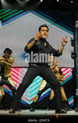 Sydney, NSW, Australia. 22 apr, 2017. La superstar di Bollywood Salman Khan effettuando al Da-Bangg Tour presso la banca Qudos Arena Credito: Christopher Khoury/stampa Australiana/ZUMA filo/Alamy Live News Foto Stock