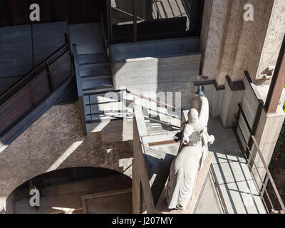 VERONA, Italia - 29 Marzo 2017: vista sopra di hall nel museo del castello di Castelvecchio nella città di Verona. Costruzione di casta è stata condotta tra Foto Stock