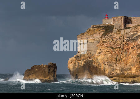 Grandi onde a Nazare, Portogallo, Europa Foto Stock