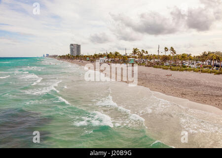 Dania Beach, FL, Stati Uniti d'America - 13 Marzo 2017: costa al Dania Beach in un giorno nuvoloso in marzo. Florida, Stati Uniti Foto Stock