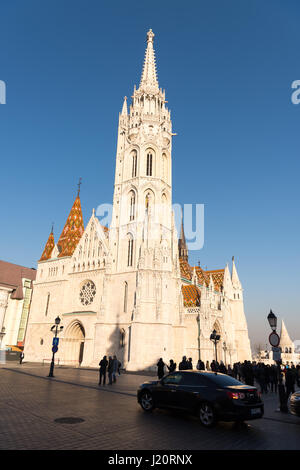 Cattedrale di San Matthias vicino al bastione dei pescatori a Budapest, Ungheria Foto Stock