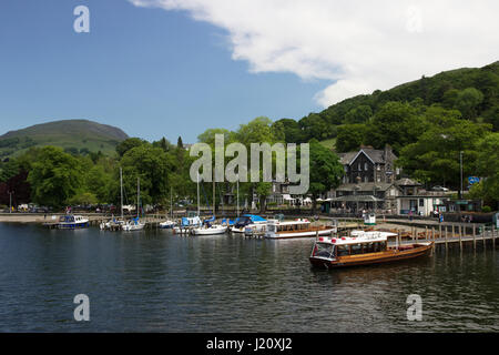 Barche in Ambleside Lago di Windermere Lake District Cumbria Inghilterra England Foto Stock