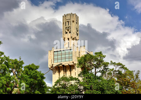 L'Ambasciata della Russia a l'Avana, Cuba (architetto Aleksandr Rochegov) è un suggestivo edificio costruttivista in Miramar distretto della città. Alcune l Foto Stock