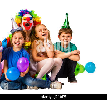 Compleanno clown bambini giocare con i bambini. Kid holiday palloncini celebrativo. Foto Stock