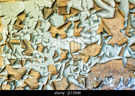 La vernice di un muro in scaglie off Foto Stock