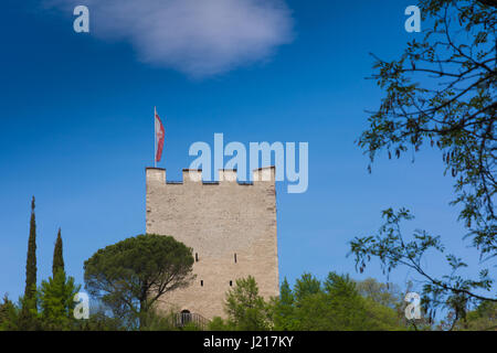 Merano (o Merano) è una città circondata da montagne nei pressi della Val Passeier e della Val Venosta (Alto Adige, Italia) Foto Stock