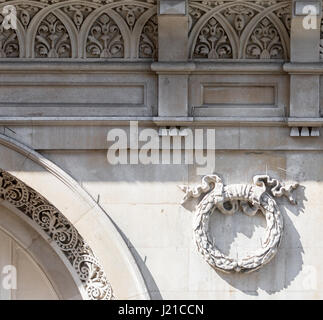 Dettagli architettonici su un edificio in London, England, Regno Unito Foto Stock