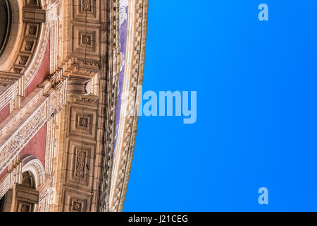 Dettaglio di una complessa costruzione in London, England, Regno Unito Foto Stock