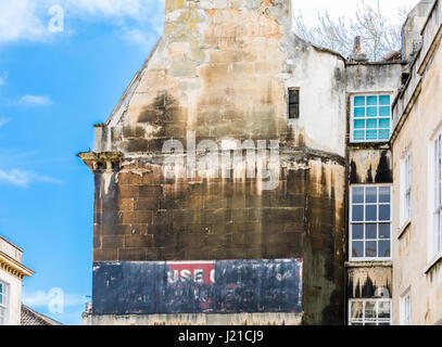 Il retro di un vecchio edificio nella città di Bath, Inghilterra Foto Stock